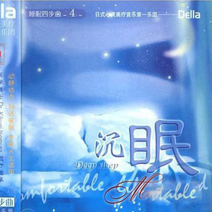 美女把衣服脱干净,让男人吃她的奶头
