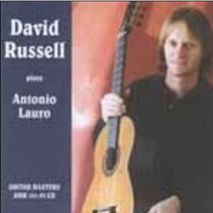 美女把衣服脱干净,让男人吃她的奶头
