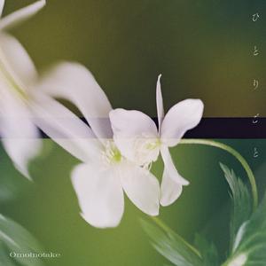 美女把衣服脱干净,让男人吃她的奶头
